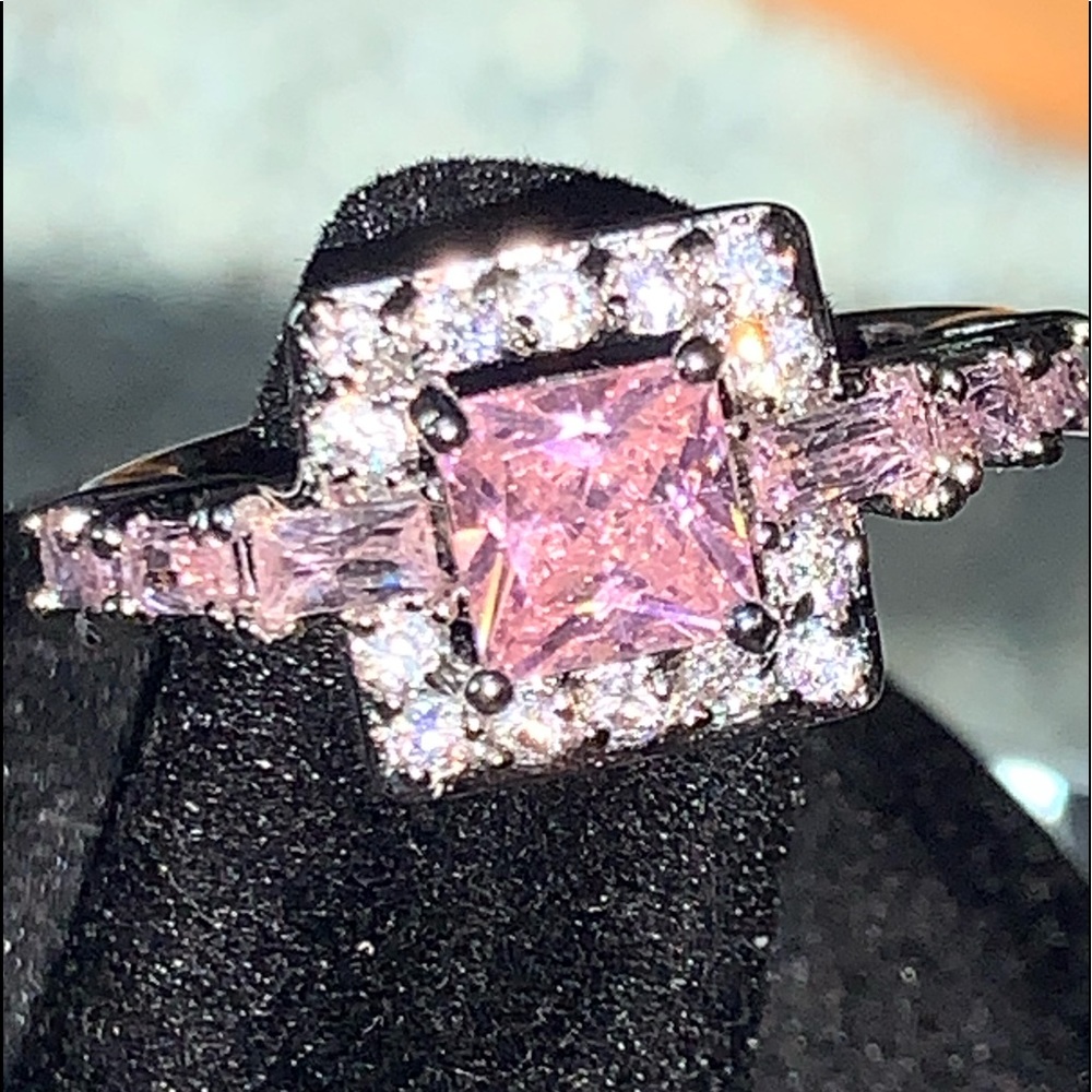 Beautiful Pink and white CZ gift ring. Sz. 7